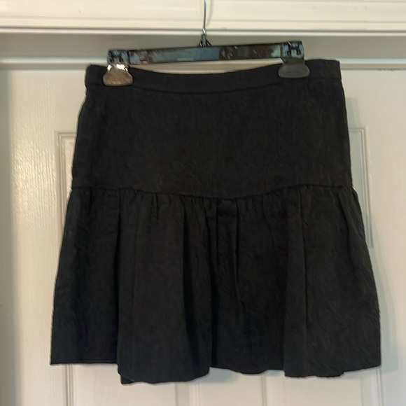J. Crew Dresses & Skirts - J Crew black textured skirt - fitted waist with dropped gathering - Size 4